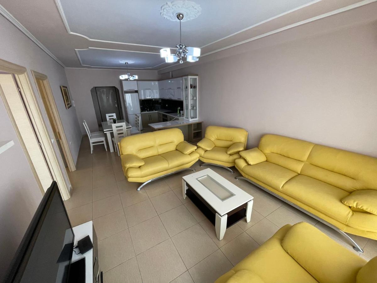 Flower Apartment Sarandë Exteriör bild